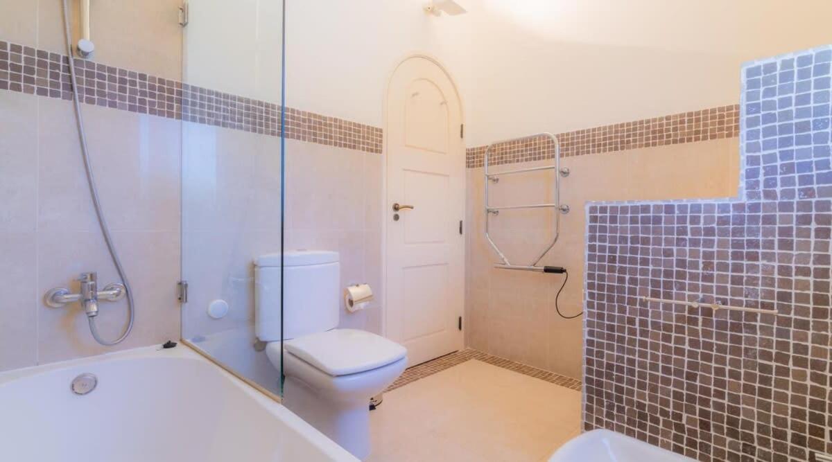 Villa Prado - Beautiful Beachfront Villa Albufeira Extérieur photo